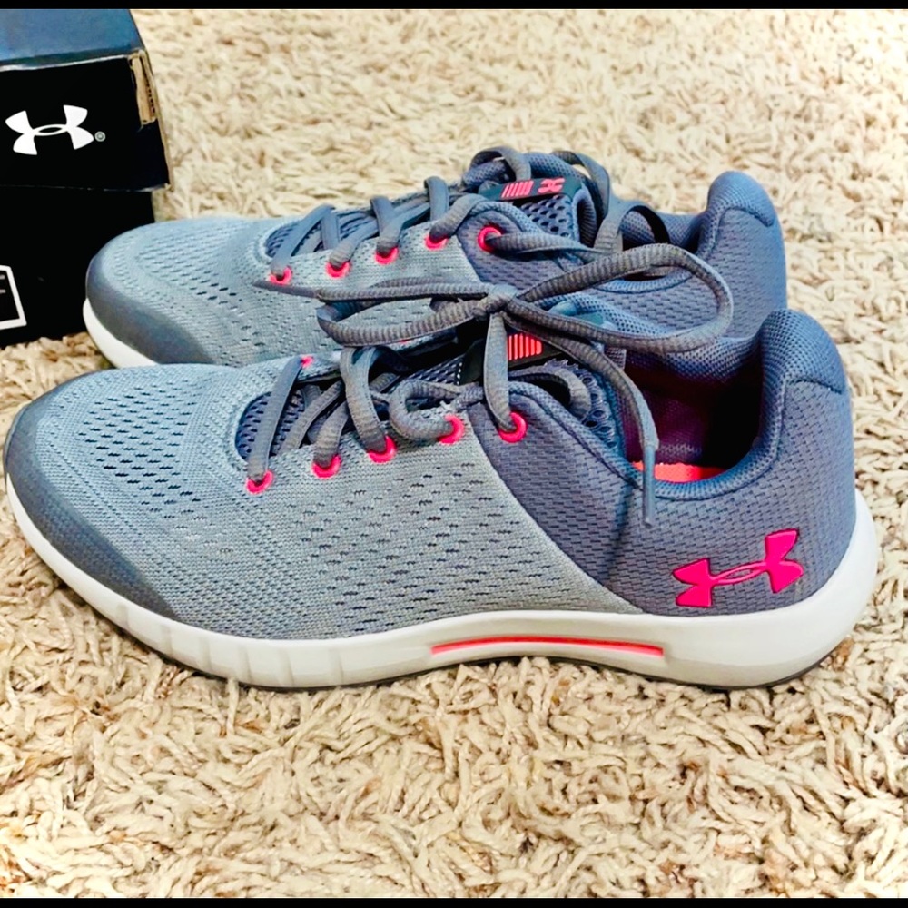 New under Armour girls size 4 sneakers